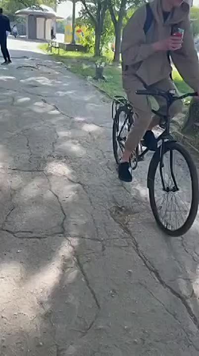 Херсон, 11.06.2025 утро.. Ночью город слышал прилеты на восточных окраинах, ближе к ХБК и по Комсомольскому району, тоже очевидно где-то близко к границам города. Интенсивность не высокая