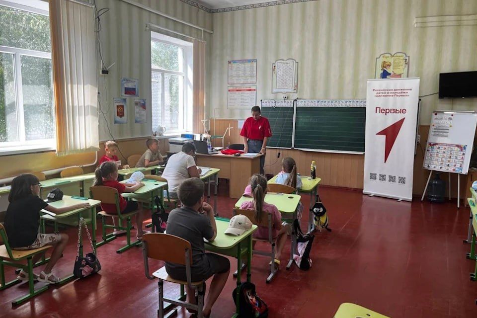 В Стрелковской школе прошла лекция о значении Дня России