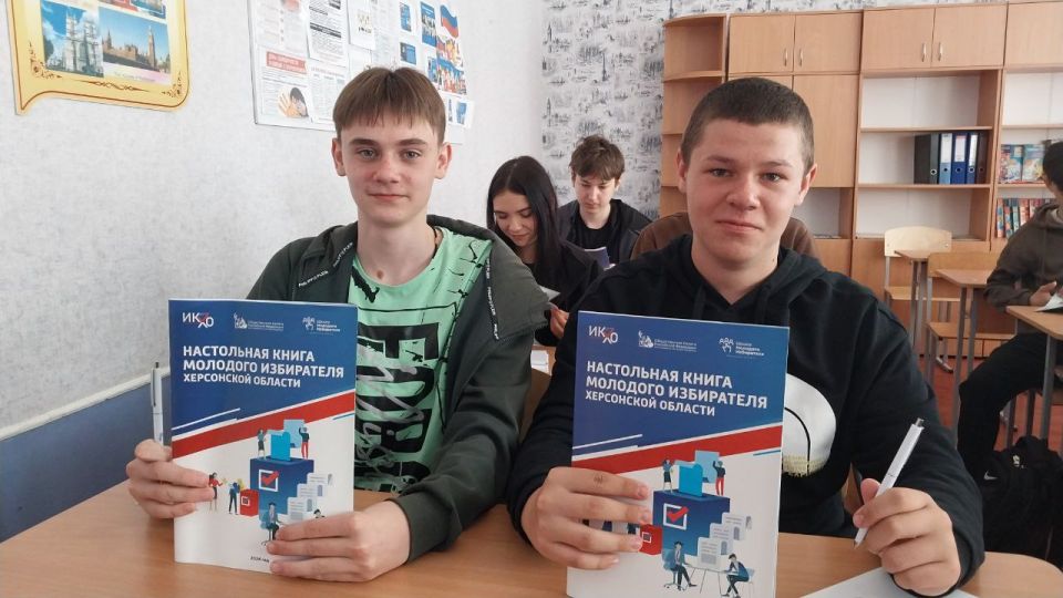 «Разговоры о важном»: в преддверии 12 июня молодежи Верхнерогачикского округа рассказали про избирательную систему России