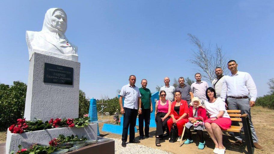 Памятник Евдокии Гавриш восстановили в Алешкинском округе