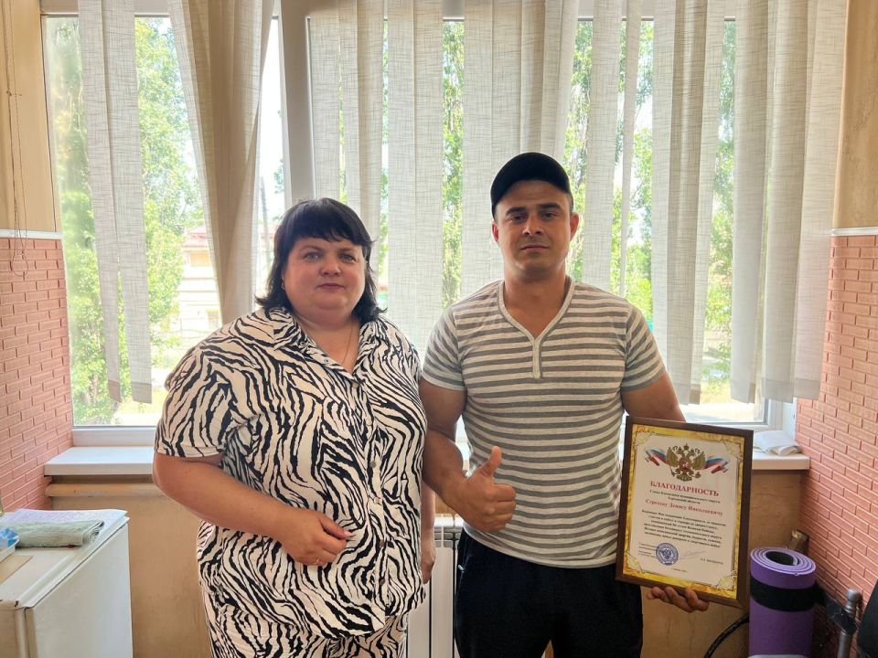 Каховчанину, завоевавшему золото на Кубке Запорожской области по армрестлингу, посвященном 80-летию Великой Победы, вручили благодарность от главы Каховского округа