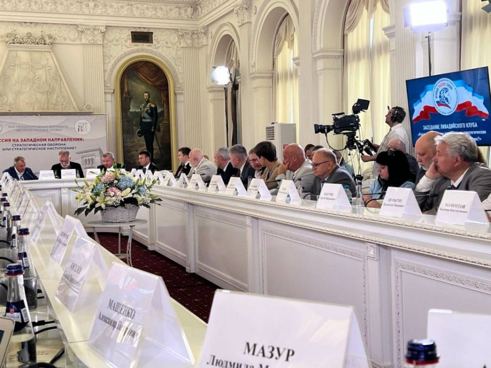 Делегация Херсонской области посетила международный форум «Великое русское слово»