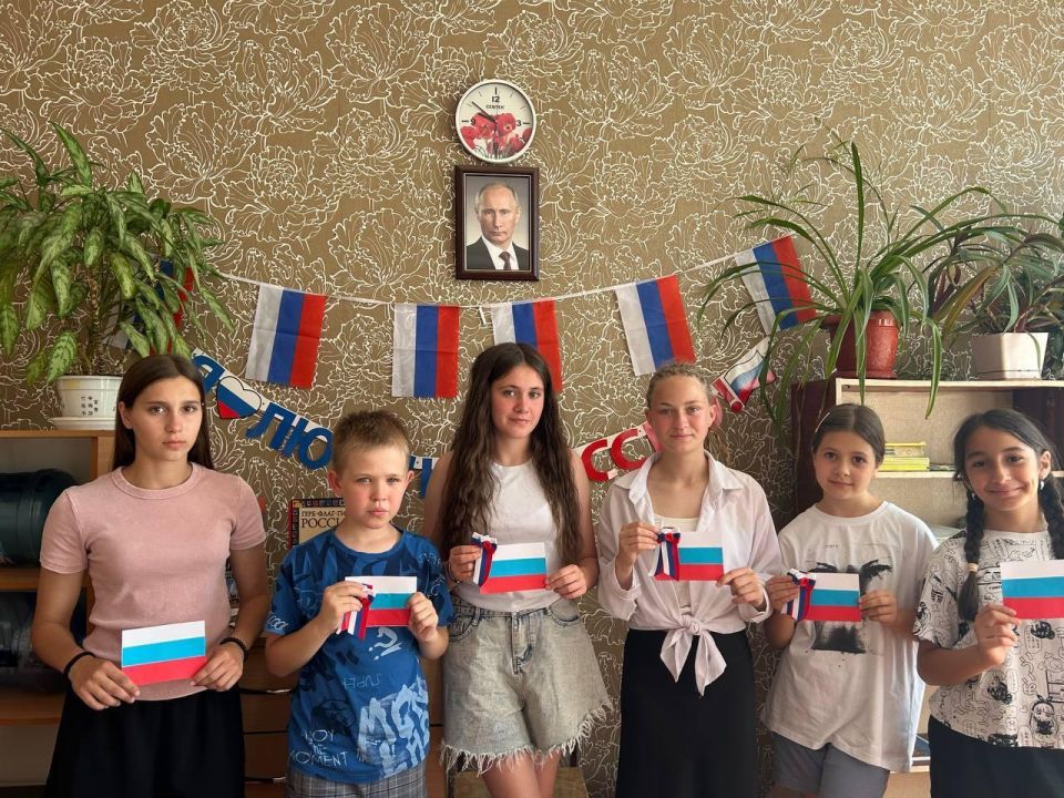 Творческое поздравление ко Дню России подготовили для жителей Геническа в Адыгее