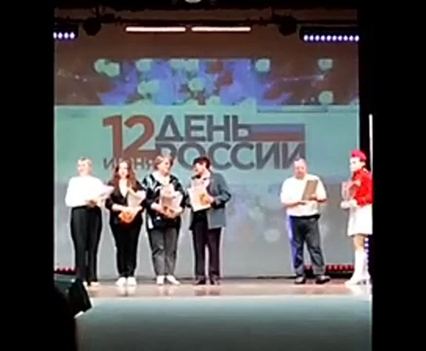 В ЭТОТ ПРАЗДНИК ПО РОССИИ ВРУЧАЛИСЬ ПАМЯТНЫЕ ГРАМОТЫ И МЕДАЛИ ДОСТОЙНЫМ