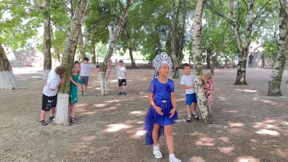 Мы живём в стране могучей, самой дружной, самой лучшей! Страну, в которой мы живём, с любовью Родиной зовём!