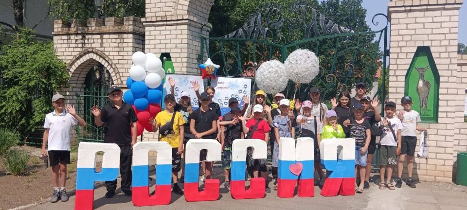 В День России, 12 июня, обучающиеся ГБОУ ХО «Горностаевская школа Новотроицкого района» в рамках профильной экологической образовательной смены посетили уникальный заповедник «Аскания-Нова»!