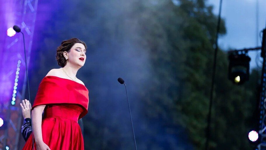 ��������� �������� ��������� � ���� ������ � ��������� 12 �������� ������