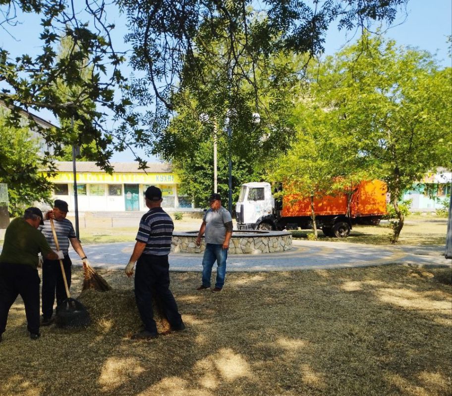 Каховские коммунальщики продолжают неустанно трудиться, несмотря на не простые условия, в которых они работают