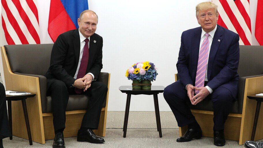 Владимир Путин провел телефонный разговор с американским лидером Дональдом Трампом