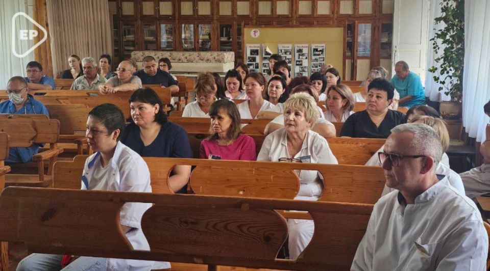 Депутаты, активисты и волонтеры партии «Единая Россия» и МГЕР лично и онлайн поблагодарили врачей и медсёстер за их самоотверженный труд