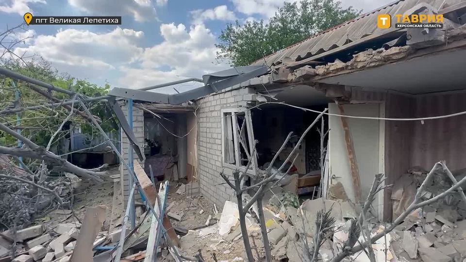 В Великой Лепетихе пожилая женщина оказалась под завалами дома в результате обстрела ВСУ
