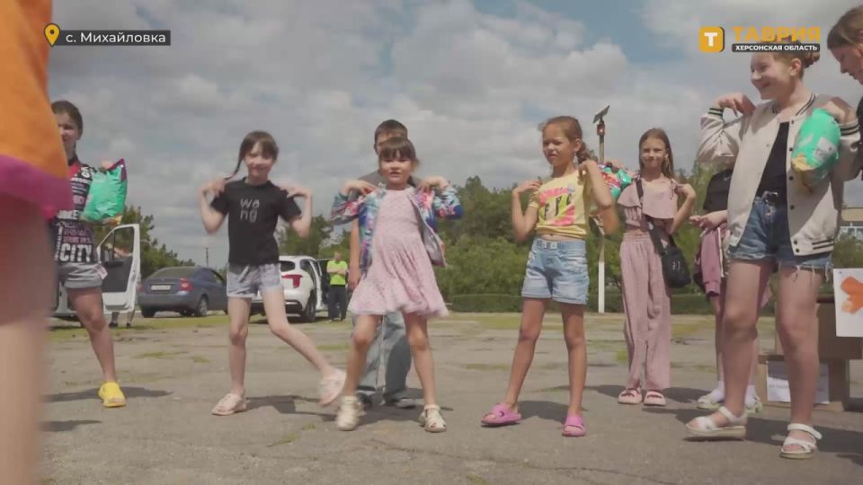 Представители Краснодарского края организовали праздник "Сладкоежки" для детей из Новотроицкого округа