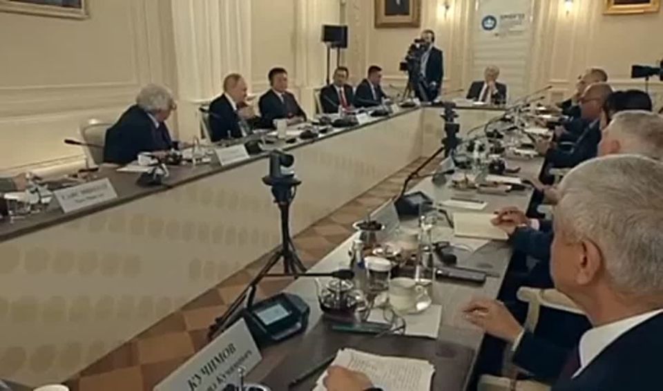 Константин Басюк: Встрече Путина с Зеленским быть