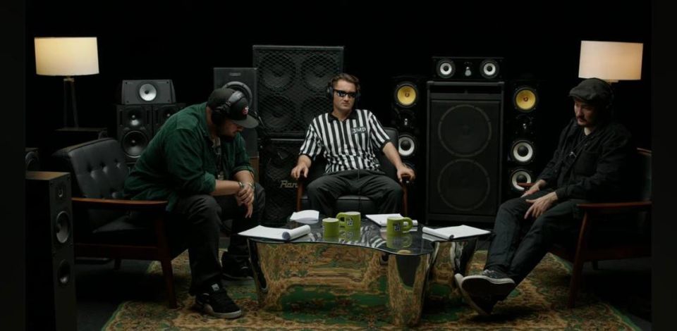 Перед артистами стоит сверхзадача: удержаться на волне успеха и не стать исполнителем одной песни, отметил Юрий Бардаш