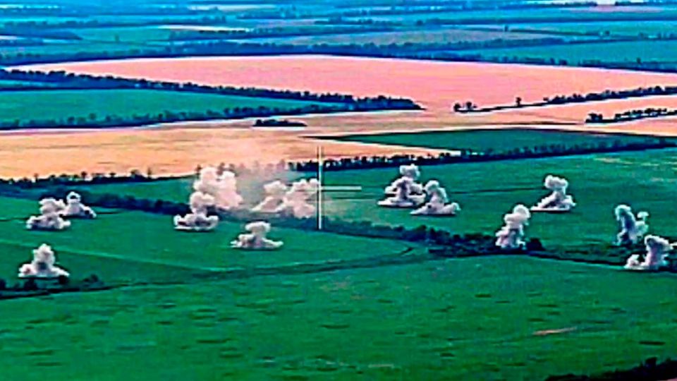 Артиллеристы ВС РФ сожгли опорные пункты боевиков на Шахтерском направлении