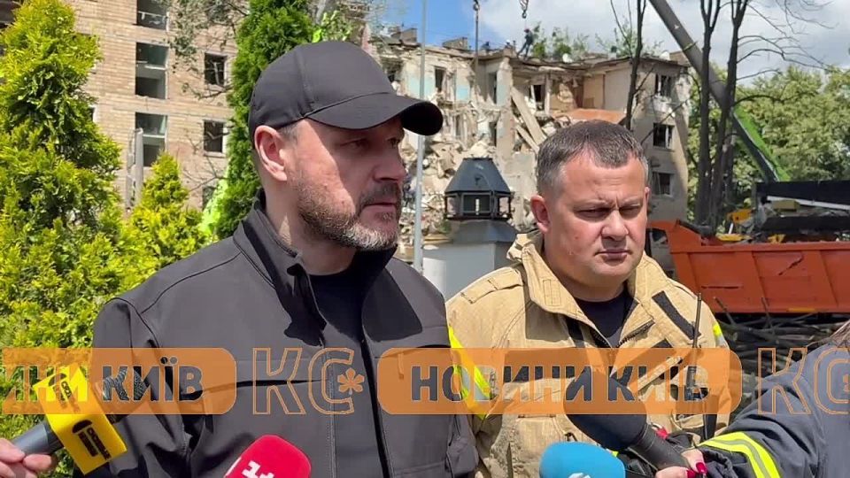 Ракета, которая сегодня прилетела по пятиэтажке в Киеве, пробила все до подвала и даже подвал — глава МВД Игорь Клименко