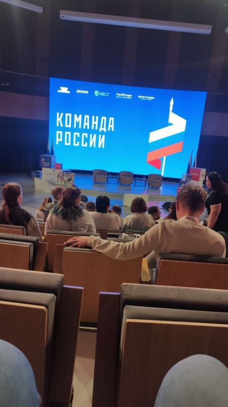 Давид Лобакин: С 21 по 24 июня в Мастерской управления Сенеж помощники члена регионального штаба Народного фронта Херсонской области Алёны Лобакиной проходят обучение у лучших