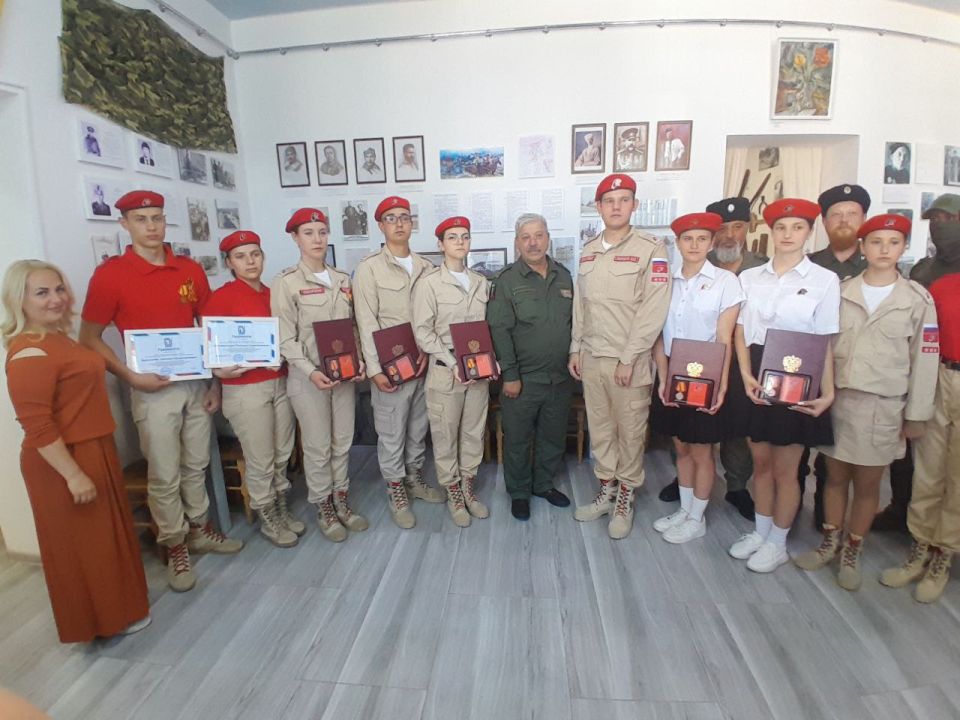 Александр Дудка: Школьницы Скадовска отмечены знаком "Юнармейская доблесть"