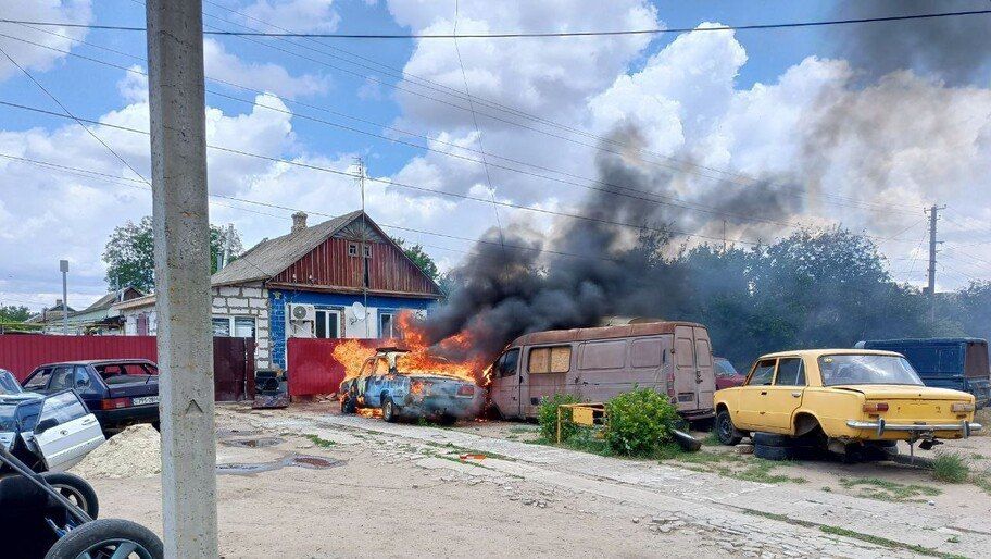 В результате обстрелов ВСУ в селе Тополевка поврежден пожарный автомобиль