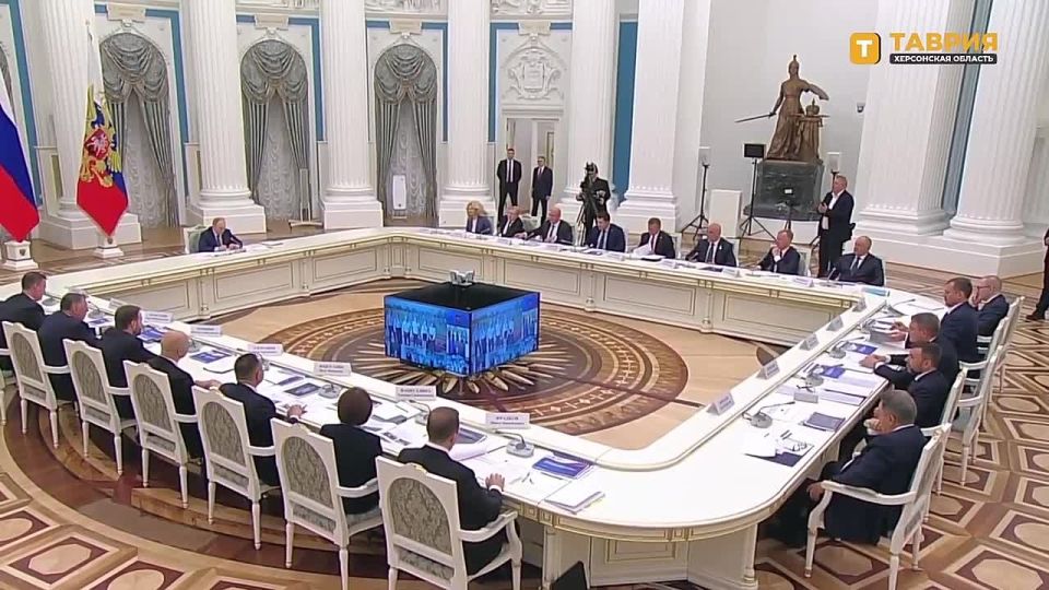 Сергей Георгиев: Президент России Владимир Путин сегодня провел совещание по вопросам социально-экономического развития ДНР, ЛНР, Запорожской и Херсонской областей