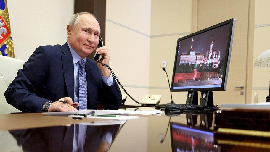 Путин указал Макрону в телефонном разговоре на вину Запада в украинском конфликте