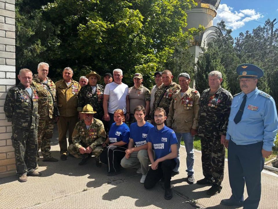 Активисты "Единой России" поздравили участников войн, локальных конфликтов и спецоперации с Днем ветеранов боевых действий