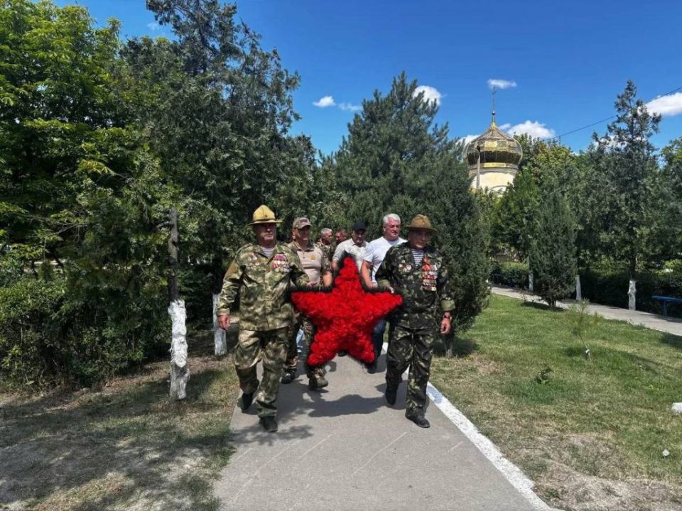 В День ветеранов боевых действий активисты «Единой России» в Херсонской области поздравили участников войн, локальных конфликтов и СВО