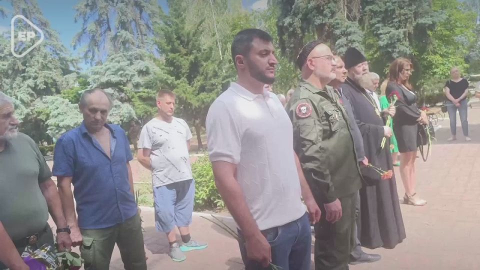 Героям нашей страны — память и поддержка: «Единая Россия» поздравляет ветеранов боевых действий в округах Херсонской области