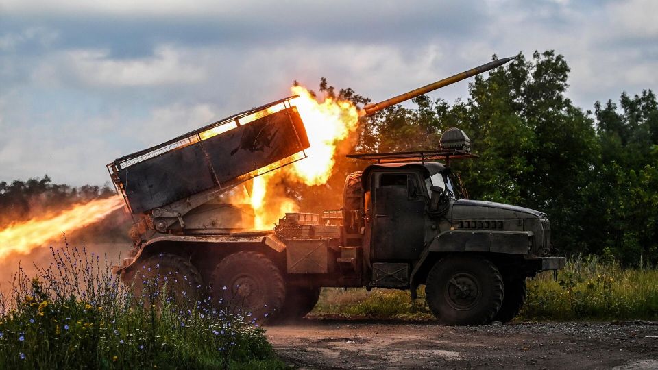 Более 110 дронов над ДНР, продвижение под Запорожье и тайные мотивы Макрона. Главное на 13:00