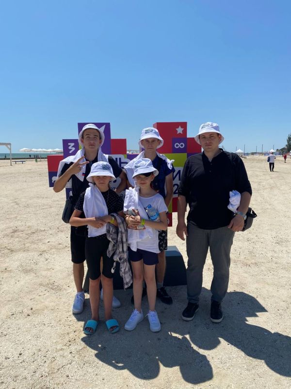 Верхнерогачикский муниципальный округ ярко отметил День молодежи в Геническе