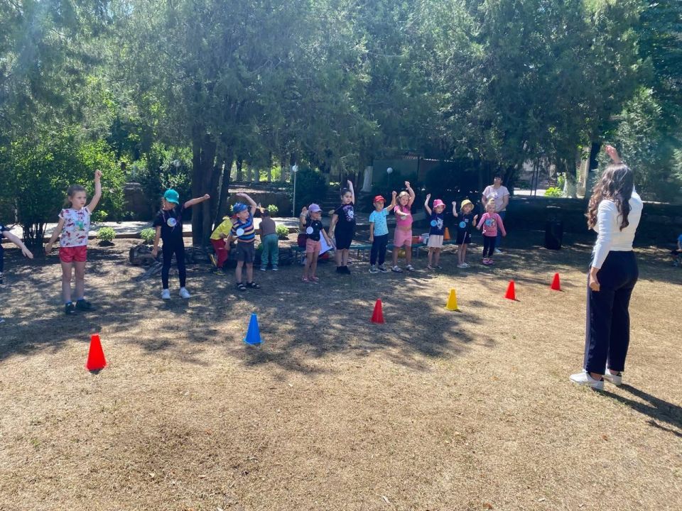 В Верхнерогачикском муниципальном округе прошла спортивная акция «Зарядка с улыбкой»