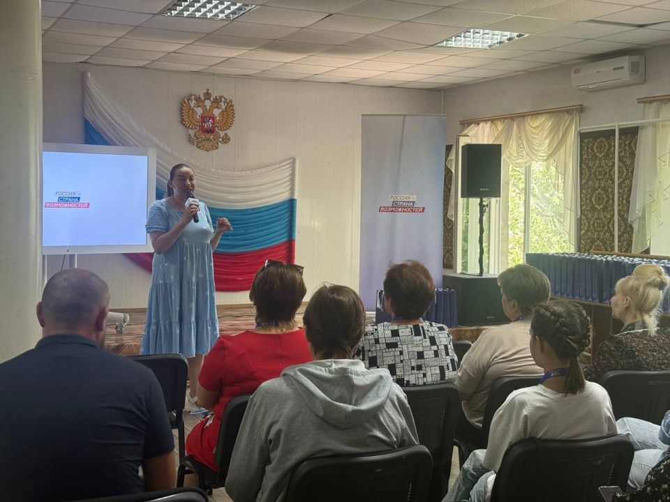 Евгения Кузьменко: Сегодня в Центральном Доме Культуры открыла программу "Вдохновитель", посвященную развитию лидерских качеств и проектной деятельности, отметила важность современных инициатив для развития региона