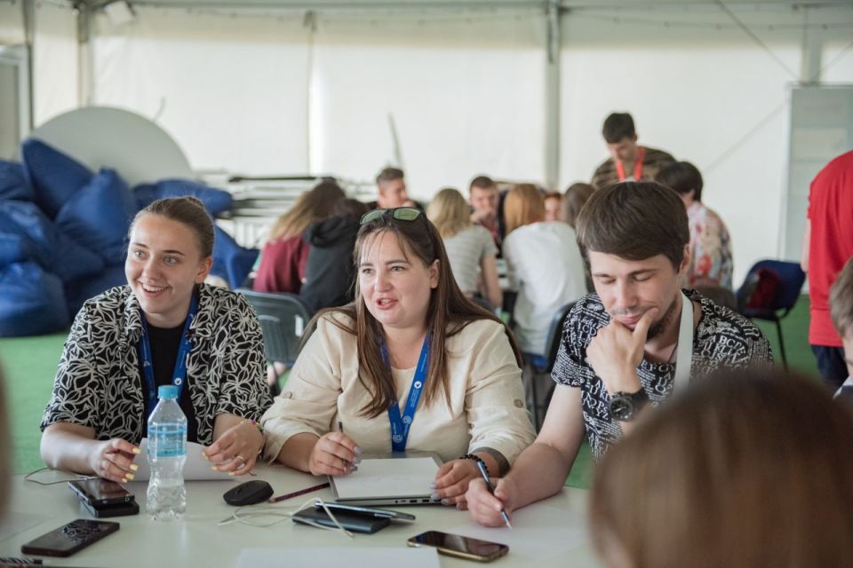 Специалисты природного парка «Алешковские пески» представили опыт экопросвещения на форуме «Истоки»