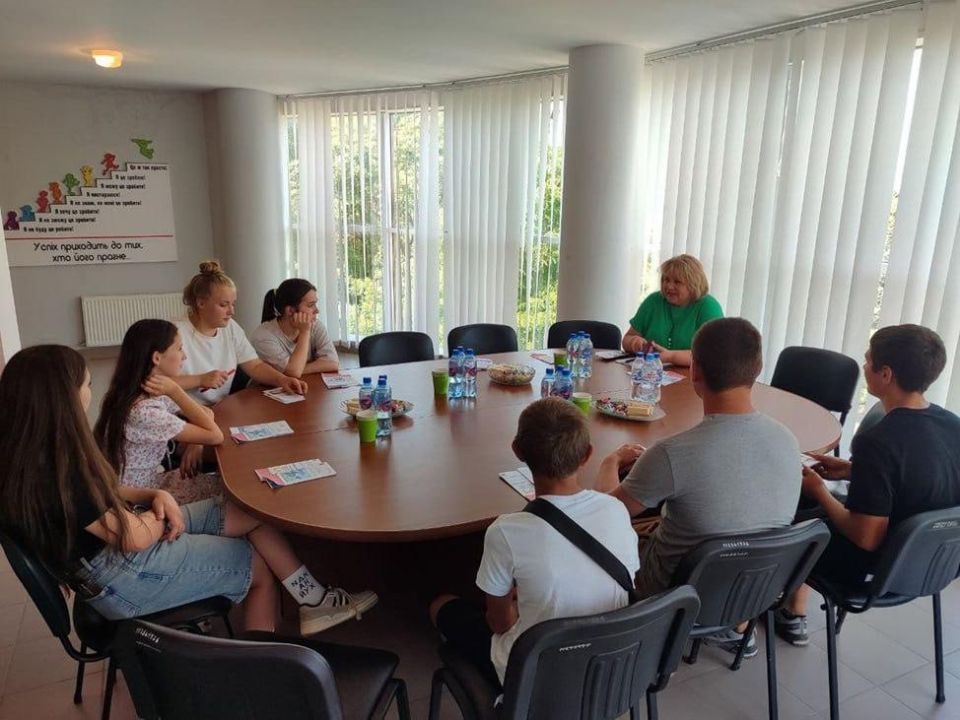 В отделении ГУК ХО «ЦЗН ХО» в Новотроицком муниципальном округе прошел профориентационный семинар для школьников