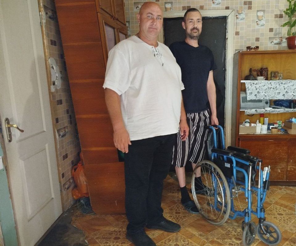 Жителю пгт Лазурное оказали адресную помощь