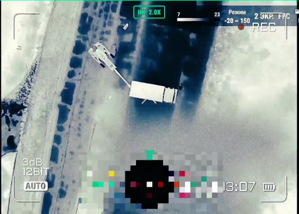 Херсонское направлении.. Совместная работа расчетов ГВ "Днепр" из состава 18 ОА по уничтожению M777 — буксируемой гаубицы калибра 155 мм производства США. Цена на гаубицу М777, в зависимости от источника, колеблется от 1 500...