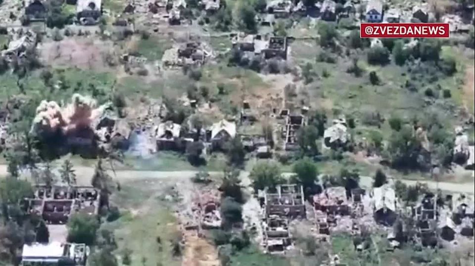 Боевики засели в пункте временной дислокации в одном из брошенных домов в Щербиновке в ДНР, но их настигли наши артиллеристы