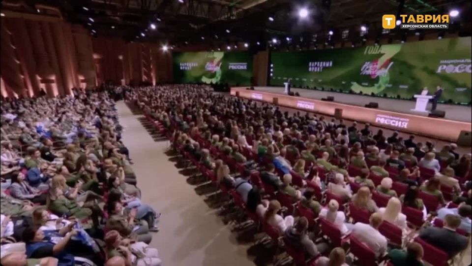 Вся Россия является единым сплоченным Народным фронтом, заявил Владимир Путин