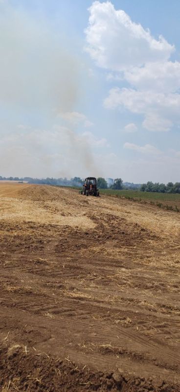 Местный фермер помог ликвидировать пожар на высохшем озере в Чернянке