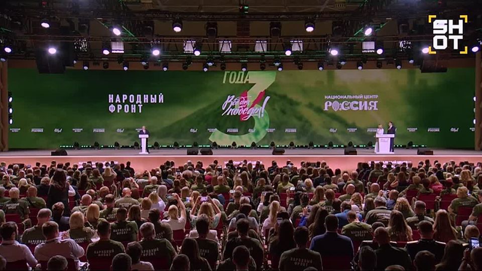 Владимир Путин выступил на форуме Народного фронта