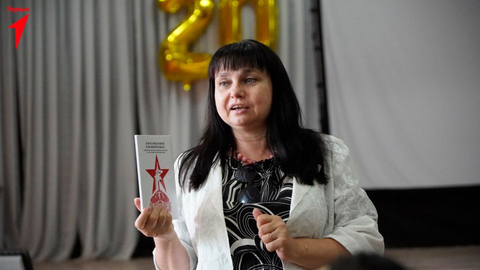 Юлия Семякина: В Новоалексеевской школе №2 состоялась презентация сборника "Дорогами памяти — к Великой Победе"