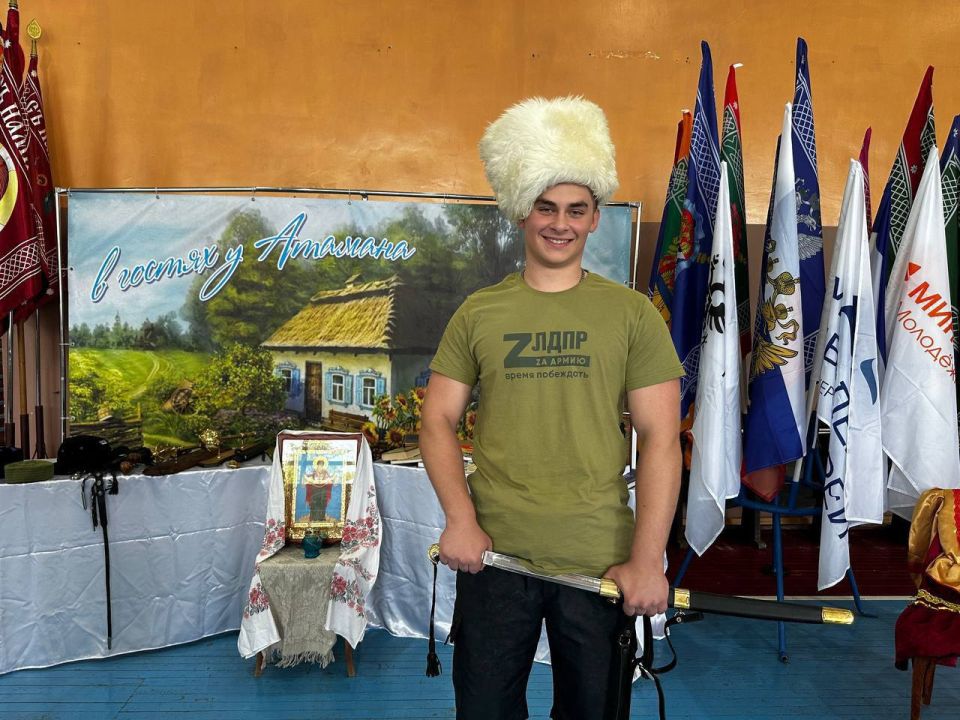 Молодёжь ЛДПР — в деле!. Активисты молодёжного крыла ЛДПР из Херсонской области приняли участие в военно-спортивных сборах, организованных Молодёжным центром «Патриот» совместно с Казачьим центром «Витязь» в Республике Крым