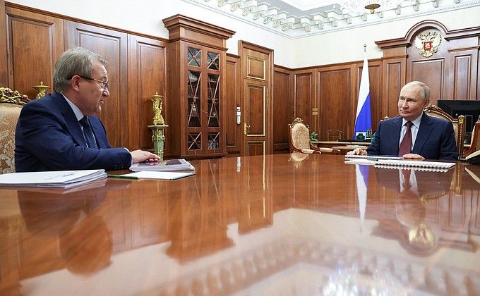 Владимир Путин встретился с президентом Российской академии наук Геннадием Красниковым. Обсуждалась экспертная, научная и научно-методическая деятельность РАН