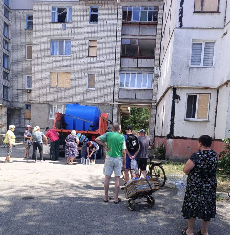 В Таврийске продолжается подвоз питьевой воды для жителей