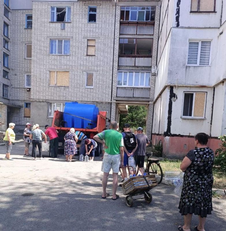 В Таврийске продолжается подвоз питьевой воды для жителей