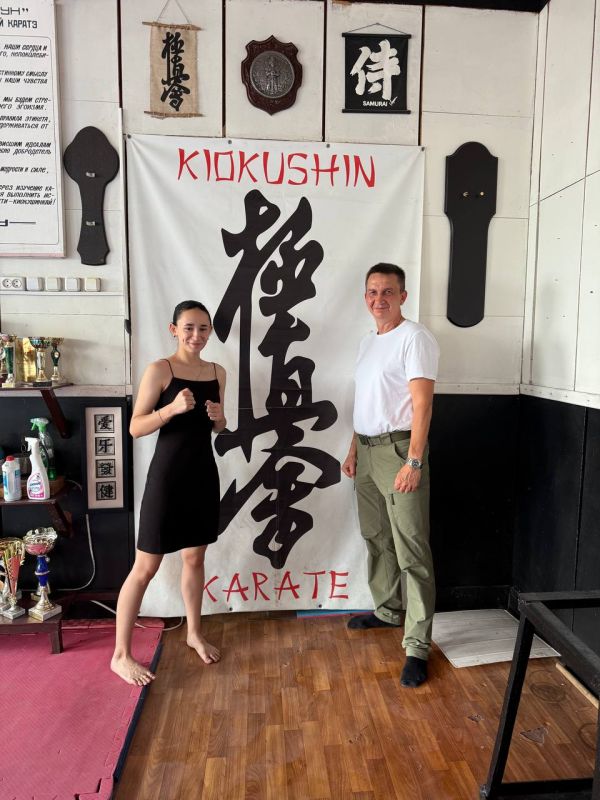 В поселке Ивановка встретился с мастером спорта международного класса по киокушин карате Аурикой Побыванец
