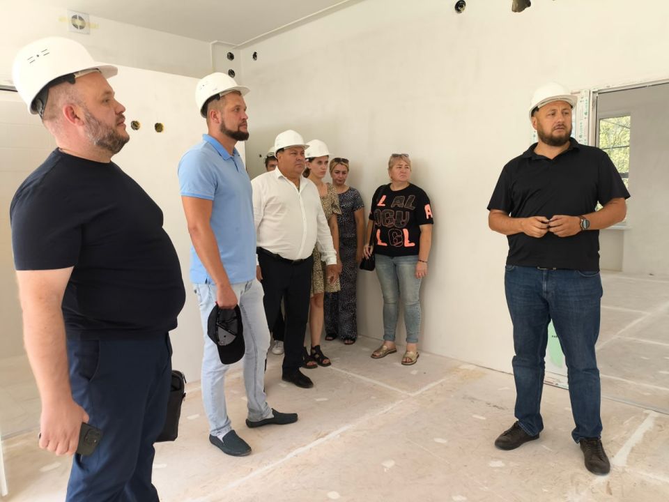 В Виноградовской школе заменена система отопления и реконструирован пищеблок – ход работ на трех социальных объектах Алешкинского округа проверил народный контроль «Единой России»