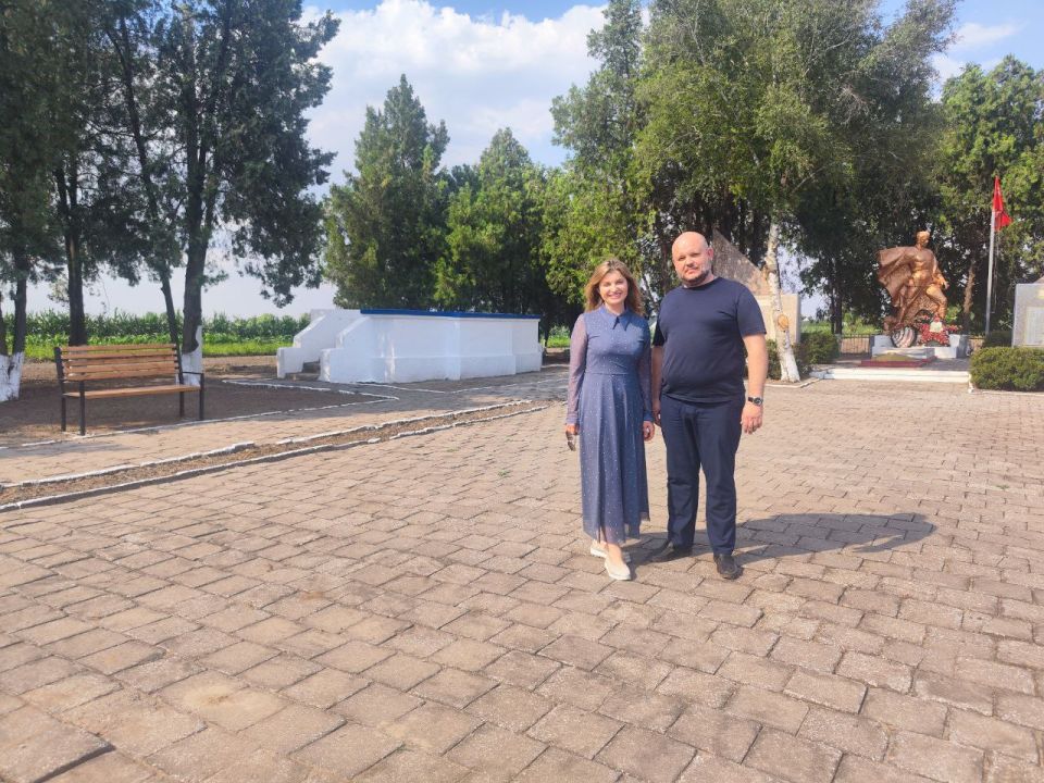 Руслан Хоменко: Как глава Алешкинского округа и секретарь местного отделения партии «Единая Россия» показал уполномоченному по правам ребенка в Херсонской области Ирине Кравченко часть объектов социальной инфраструктуры