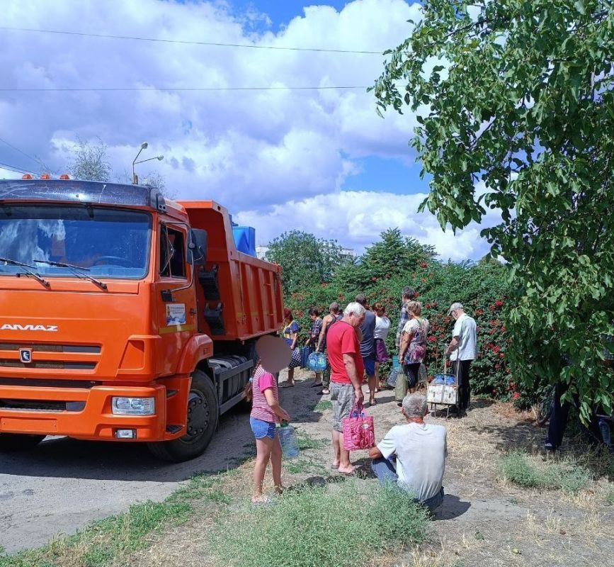 В Таврийске продолжается бесперебойный подвоз питьевой воды