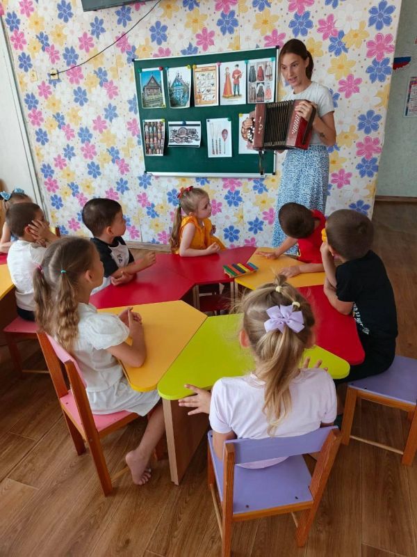 В Таврийском ясли-саду прошло познавательное занятие о русской народной культуре